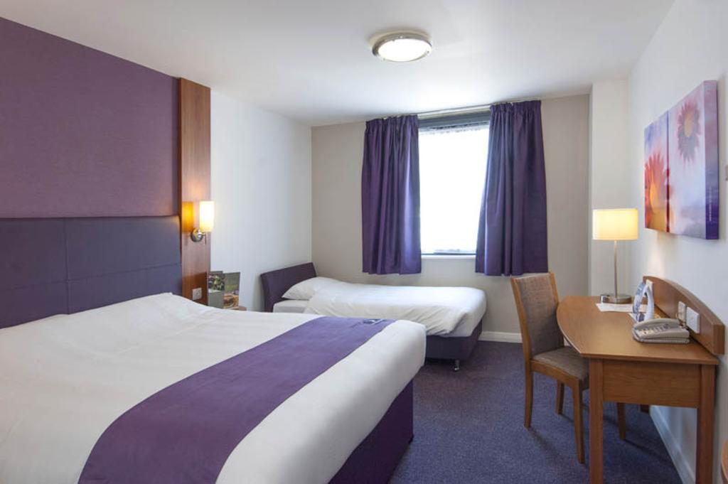 Premier Inn Inverness Centre - River Ness Værelse billede