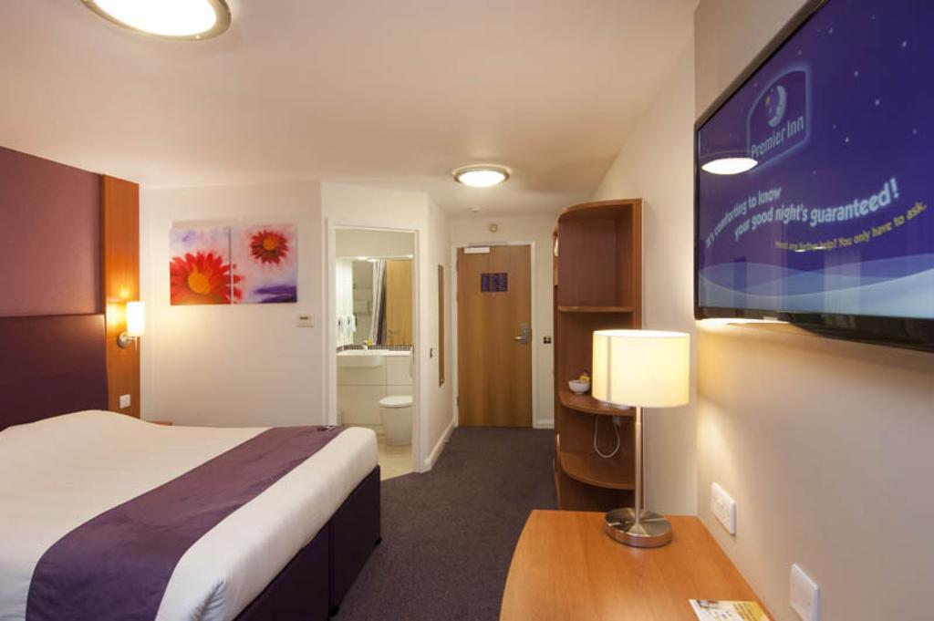 Premier Inn Inverness Centre - River Ness Eksteriør billede