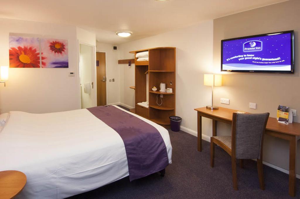 Premier Inn Inverness Centre - River Ness Eksteriør billede
